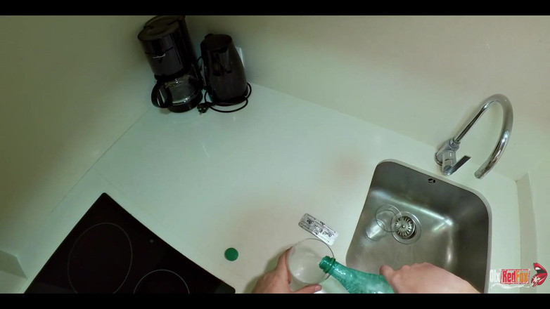 OlxRedFox: 我不小心拿走了我继父的 v iagra 和我的热辣继母帮助我射精 - olx red Fox