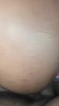 Fodendo a buceta da amiga religiosa da minha esposa e gozando na bunda dela