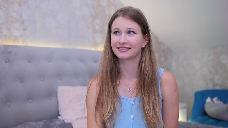 Stella Cardo: Kecantikan dalam stoking merentangkan kakinya