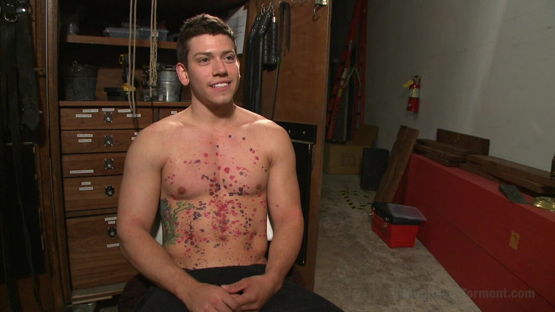 30 Minutes of Torment: Jantan lurus diseksa pantatnya oleh zakar buat kali pertama
