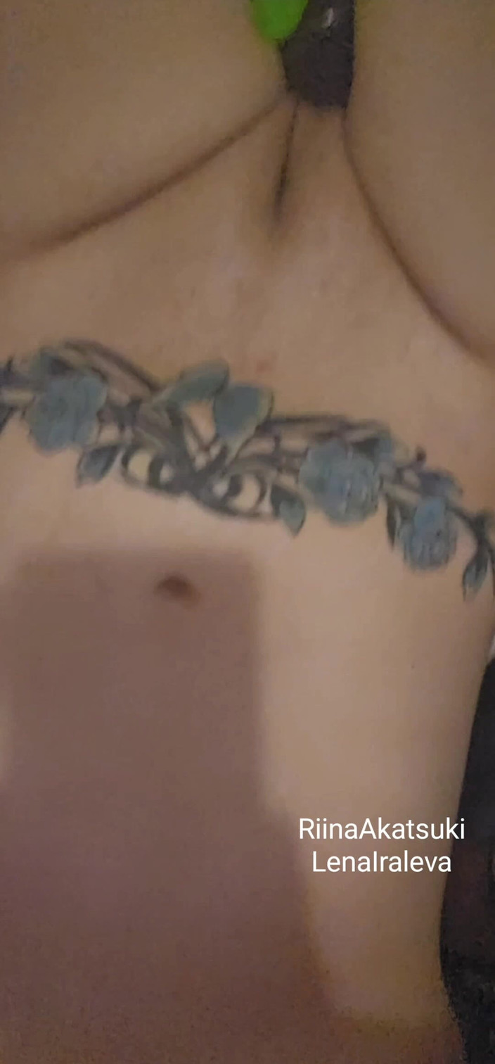 RiinaAkatsuki: Bersenam Kaki Saya Semasa Mendedahkan Pepek Saya