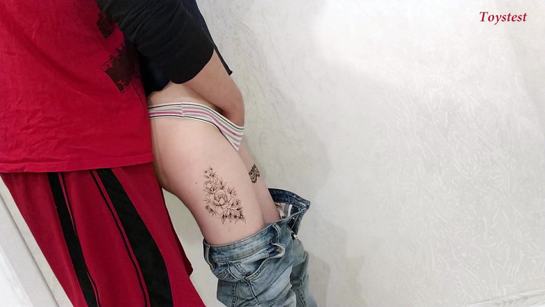 Toystest: Szybki seks z moją przyrodnią siostrą, gdy nikogo nie ma...