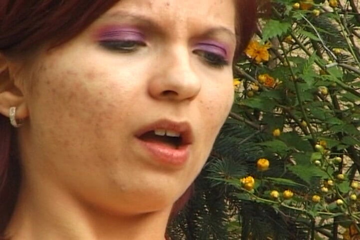 Porno kino: German Babe in White Pantyhose Got to Pee All Over