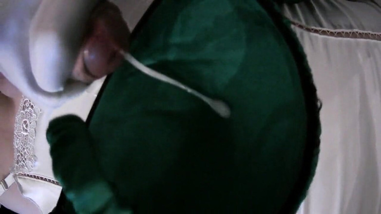 Leatransteen: Masturbate and cum in green bra