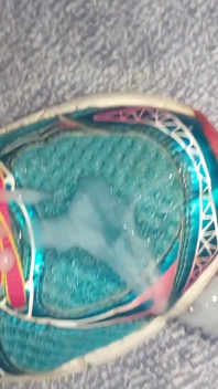 Stříkání na Asics Plíží se