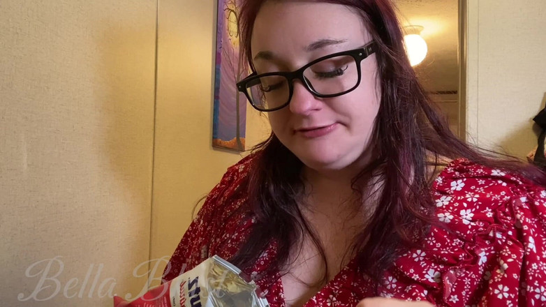 BellaBlast: De perto, voyeurismo, gole, chug e arroto! Bella Blast