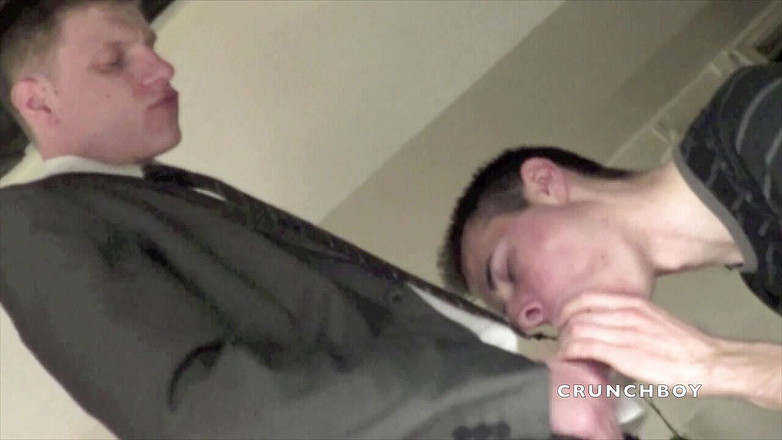 STRAIGHT BOY CURIOUS: Fabien被穿着西装的年轻直男商人干