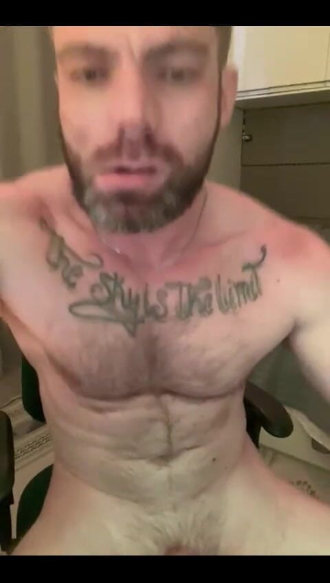 Pettenuzzu: Masturbuje