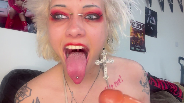 Glitterqueen1999: Lipstick Kisses and Blowjob Red Black Lips Deepthroat Sloppy