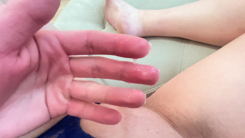 ArinaMills: Super mokre majtki i orgazm do szarpania nóg