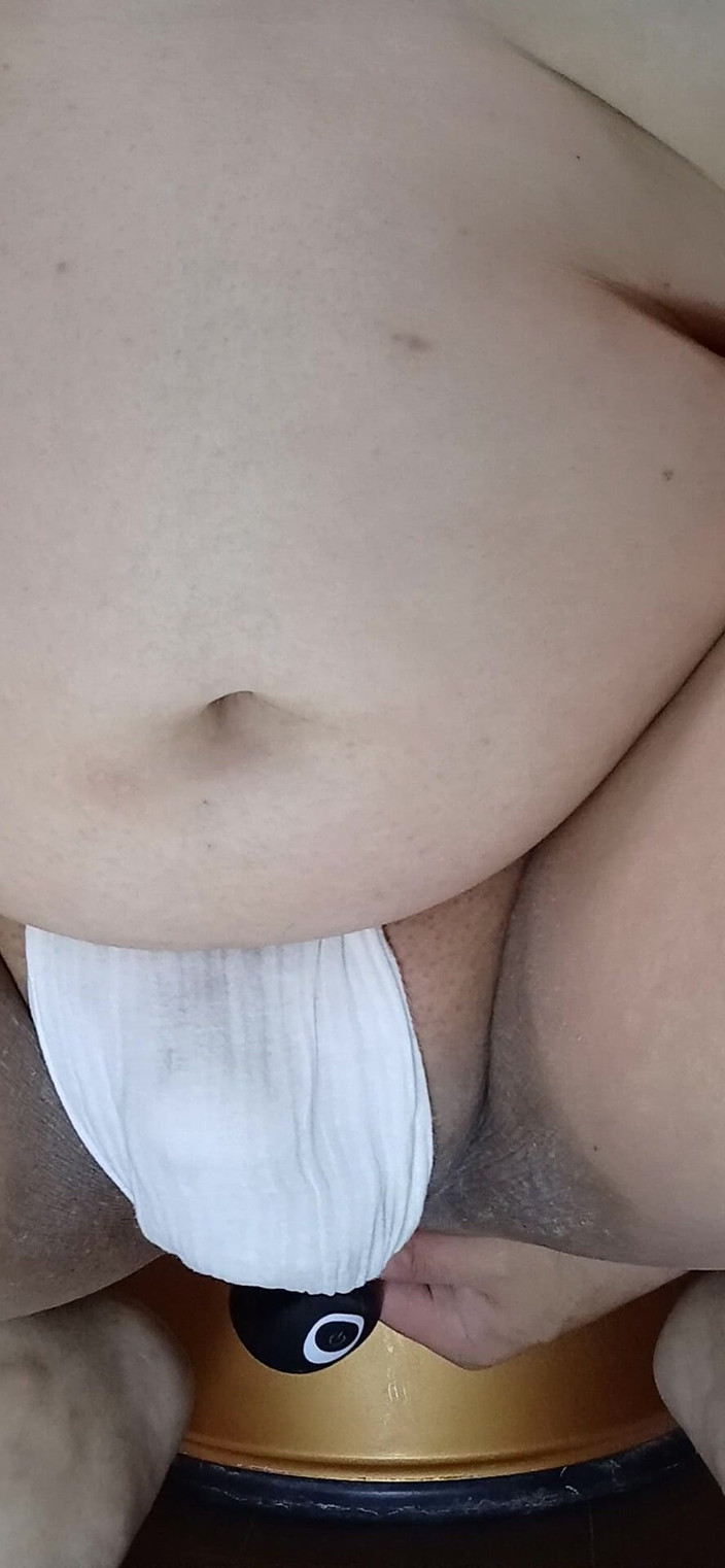 kei chan: Jogo de loção enquanto insere um vibrador anal