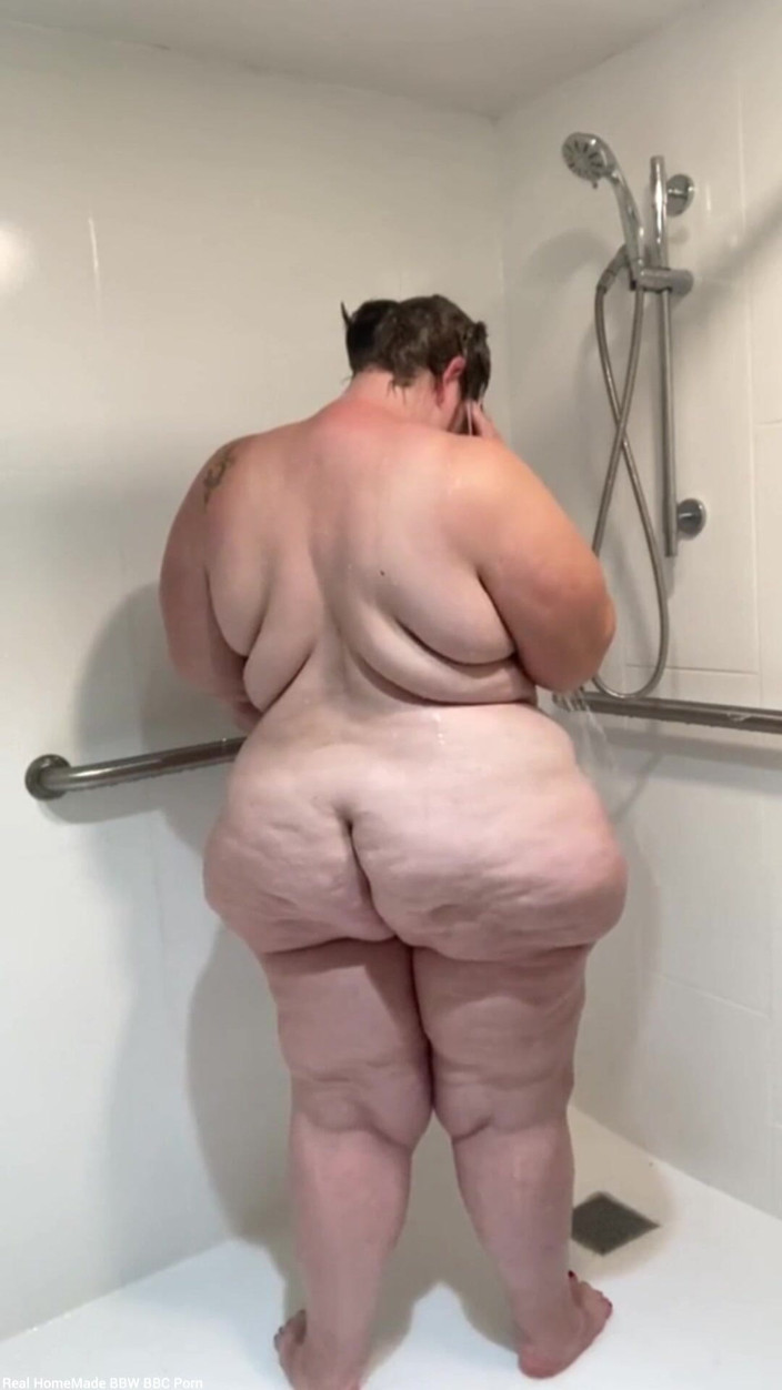 Head Queen's Head Boys: Fam Request Having a Shower Dont Need Help