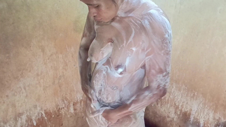 Rania: Osprchej se se Mnou, má drahá