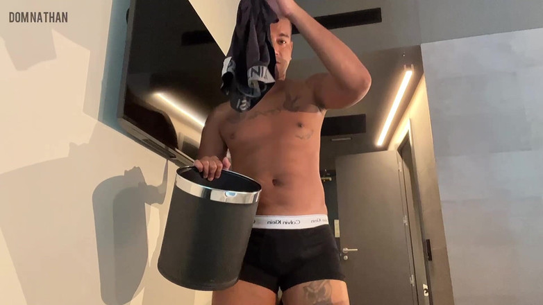 Smoker Master: 汗液嗅探者的汗湿衣服