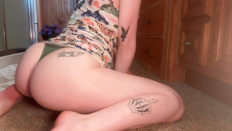 Kinkee Karma: Si jalang miang krim dan pancut keras pada dildonya