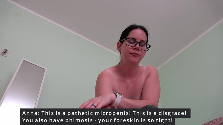 Anna Sky: सुंदर Anna अपने बॉस के छोटे लंड को अपमानित करती है