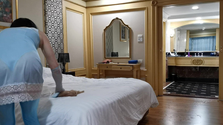 Sissy Cummy Lingerie: シシースラットのミシェルのバンコクホテル&amp;ウェブカメラでの朝の覚醒