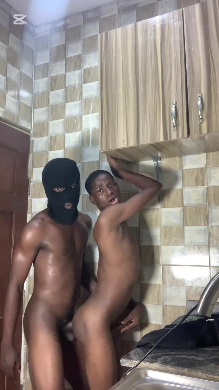 Big_brown: Berkongkek di dapur