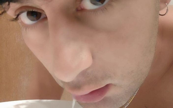 Idmir Sugary: Spitting Guys Cum and Licking It Again in Hotel Bathroom -...