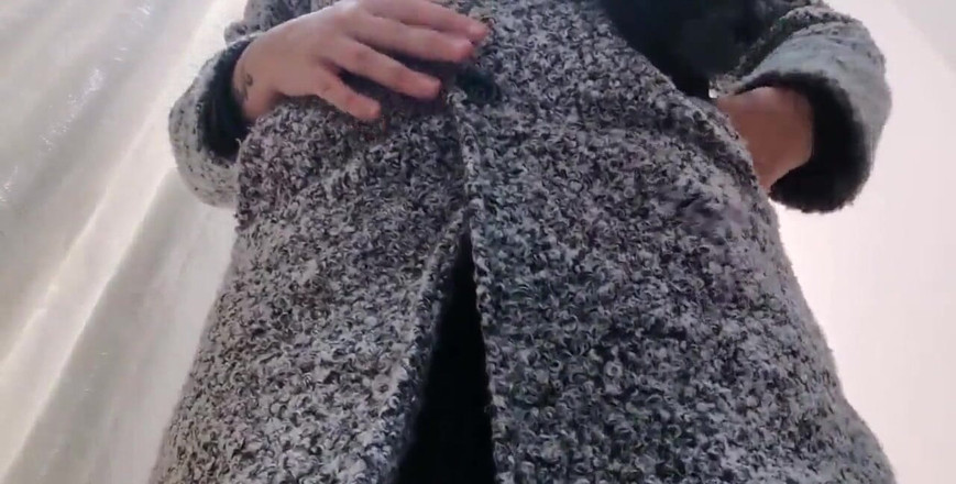 Nicoletta Embassi: 你买了一件新毛衣，但第一次在商店试衣间喷在她的手上