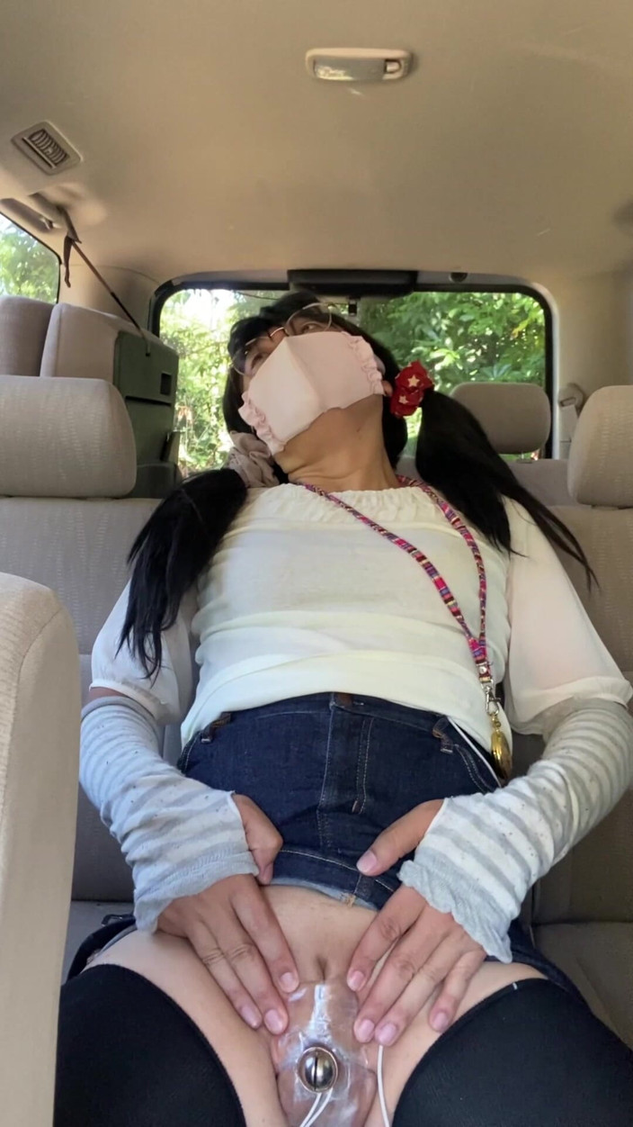 megu2002: No. 301: Straddling the Car