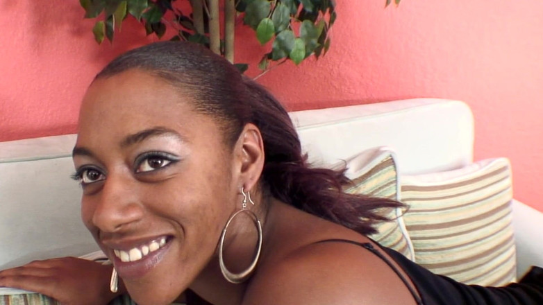 SEXUAL SIN: Blackish Suckers scéna-2 sexy černá Kiera King s malými kozami sání...