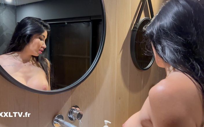 XXLTVFR: Orgía sorpresa en un club swinger