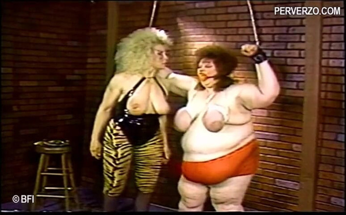House of lords and mistresses in the spanking zone: Fete grase cu spate care sunt dominate