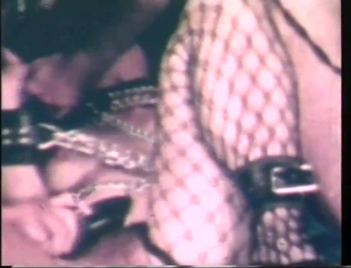 Vintage megastore: Maskeli adam bağlı esmeri yakalıyor