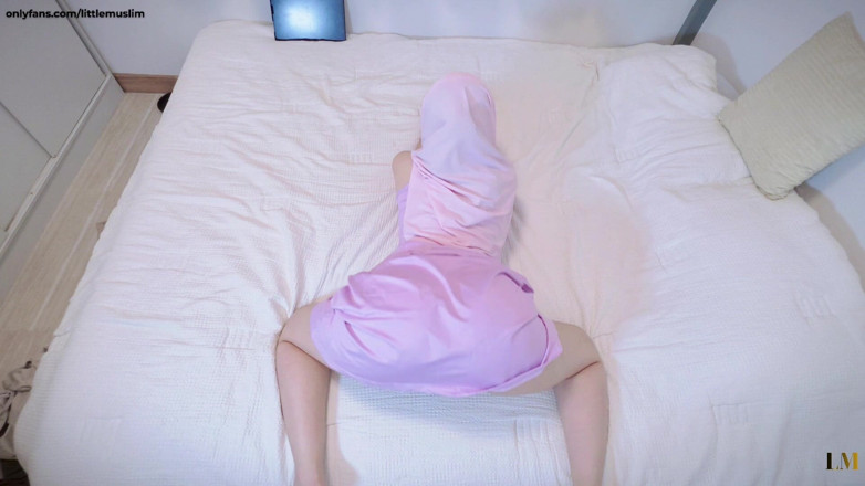 LittleMuslim: A Malaysian Hijabi Girl Twerking in Purple Dress Showing off...