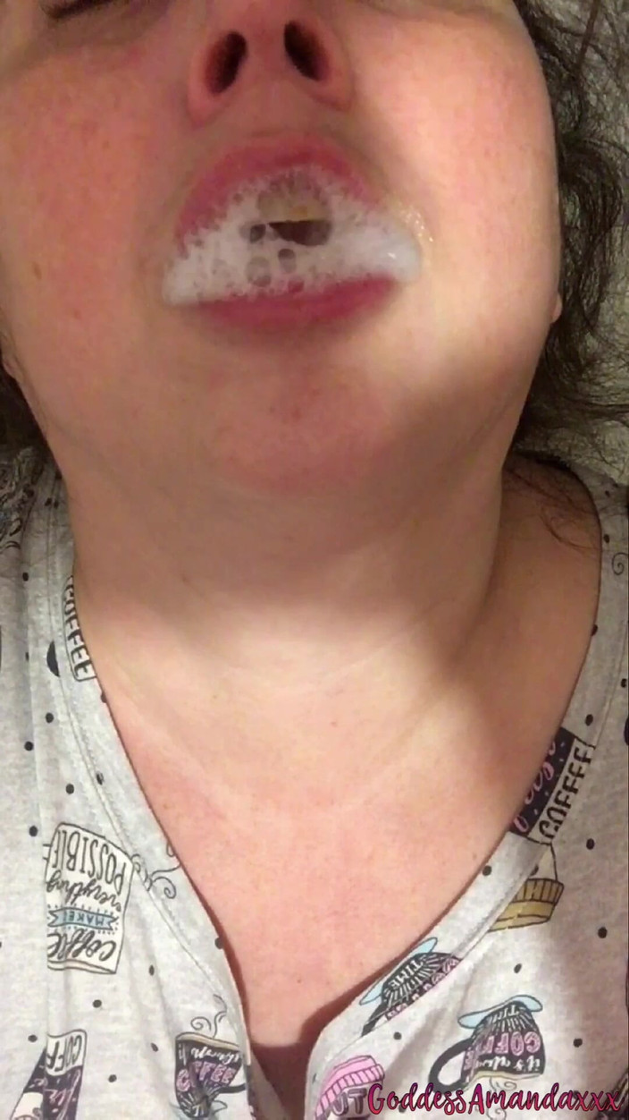 Goddess Amanda: 겨드랑이를 면도하고 정액 삼키기