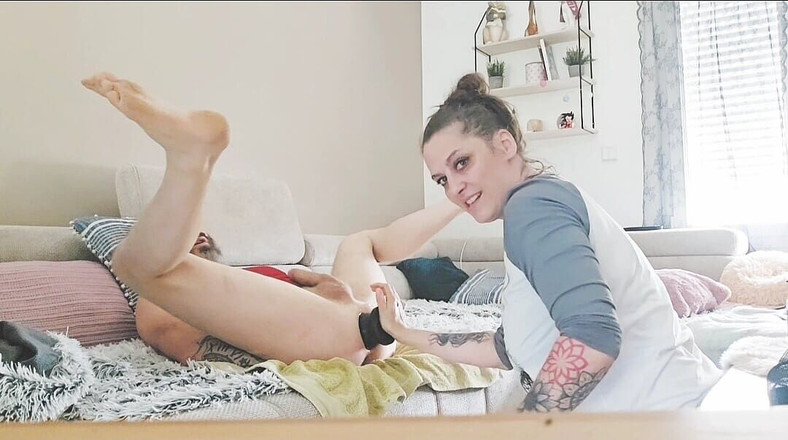 Tatianal 1: Fisting tatianale e dildo del ragazzo sottomesso e lei succhia...