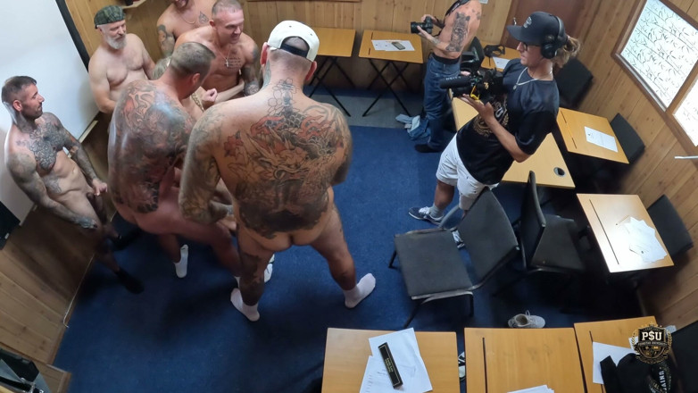 PORNSTAR UNIVERSITY: Dietro le quinte: le riprese della piccola Lottie Lou con...