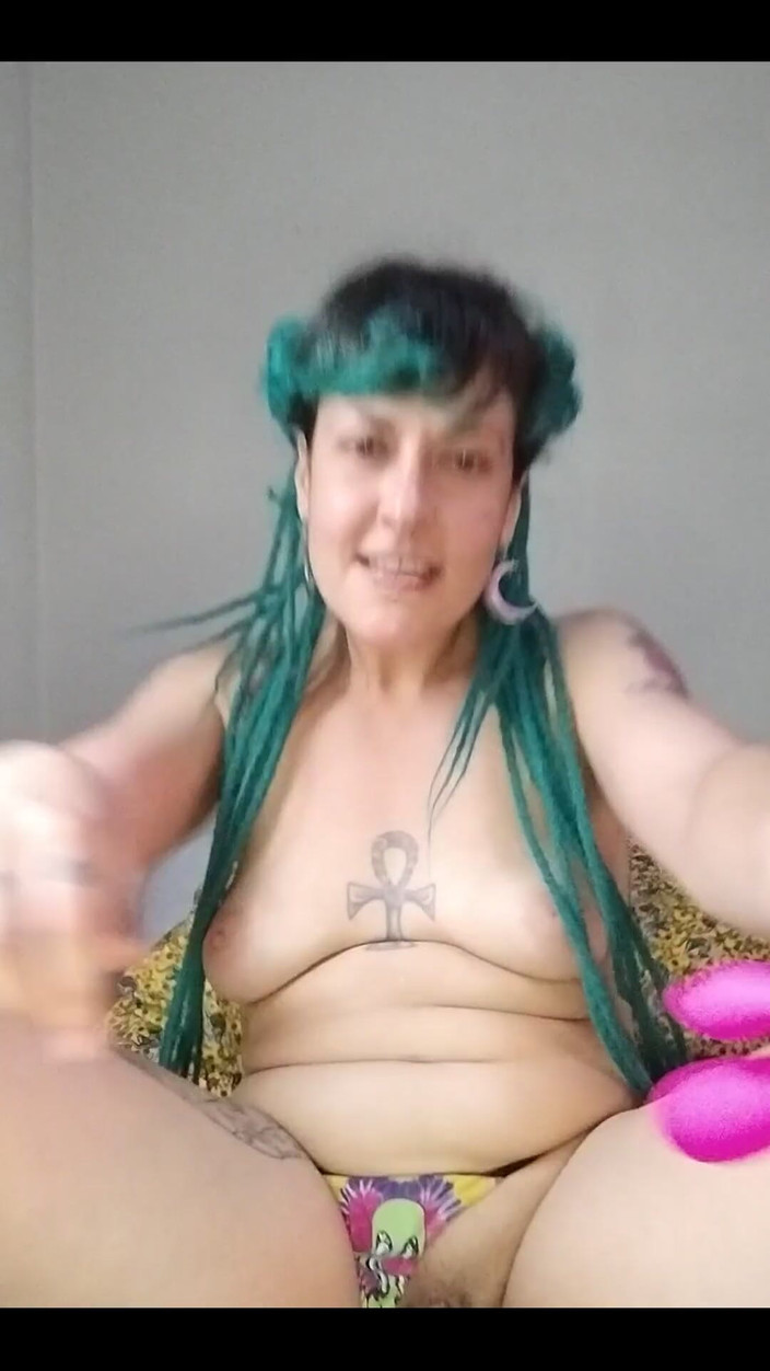 MariLou Moreira: Komm, sieh zu, wie ich wirklich mit meinem arsch gestopft...