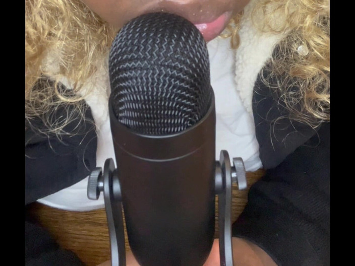 Anye Meshell: Asmr Kisses &amp;Licks!