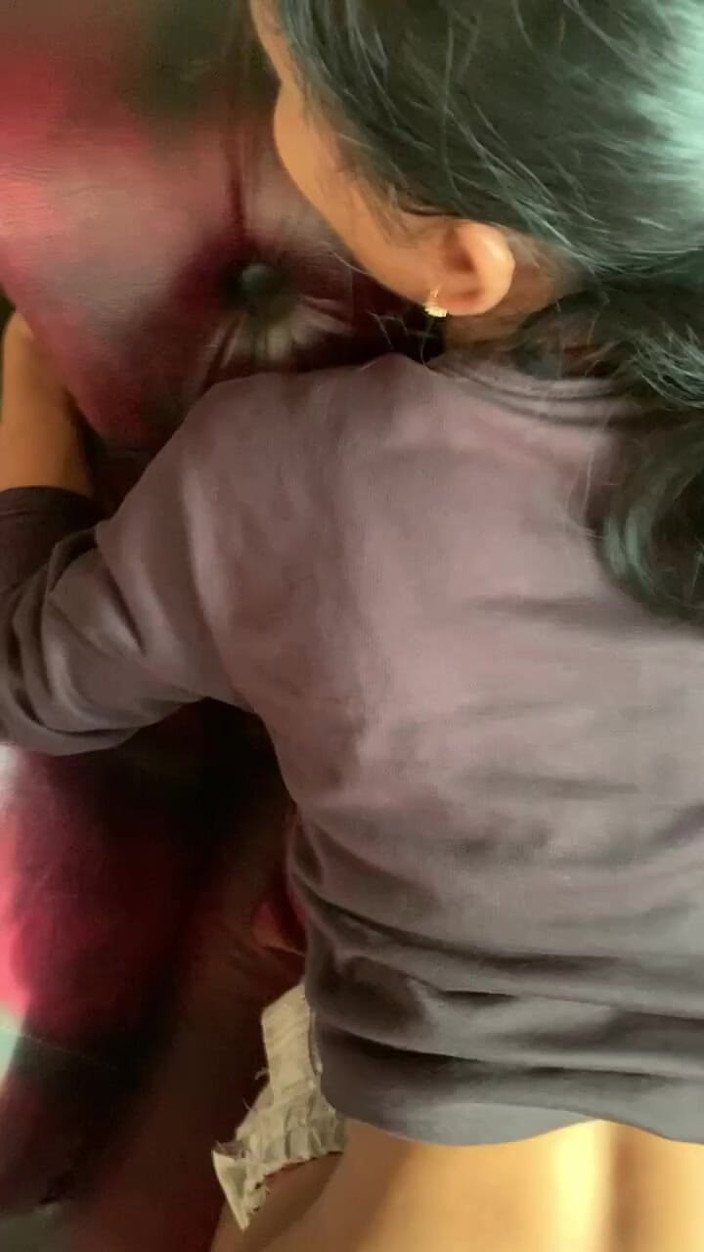 Indo Girl: Crot dans la bouche de ma demi-sœur en lavrette