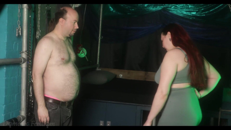 Domestic femdom: Divine Domino руйнує слабкі рожеві трусики