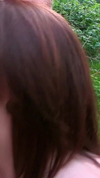 Zakrzywiony duży cyc milf spust dziwka żona Charlie Kane idzie na swoją pierwszą misję dogging
