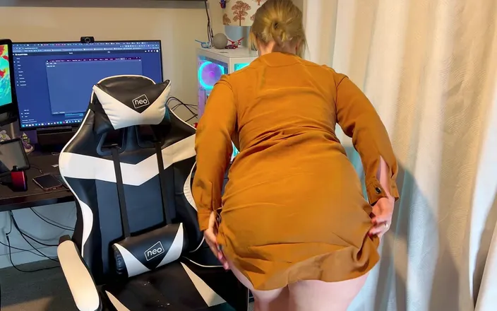 JessieHH: Tittyfuck Blowjob My Boss to Keep My Job