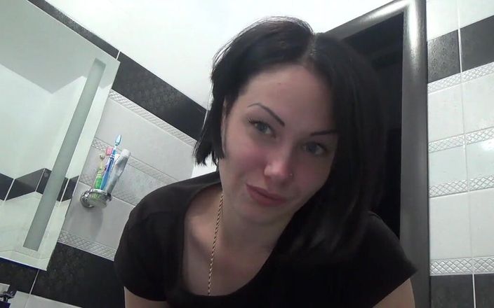 Goddess Misha Goldy: Typ verliert handtuch vor mir! sph! Oh hallo! Komm einfach...
