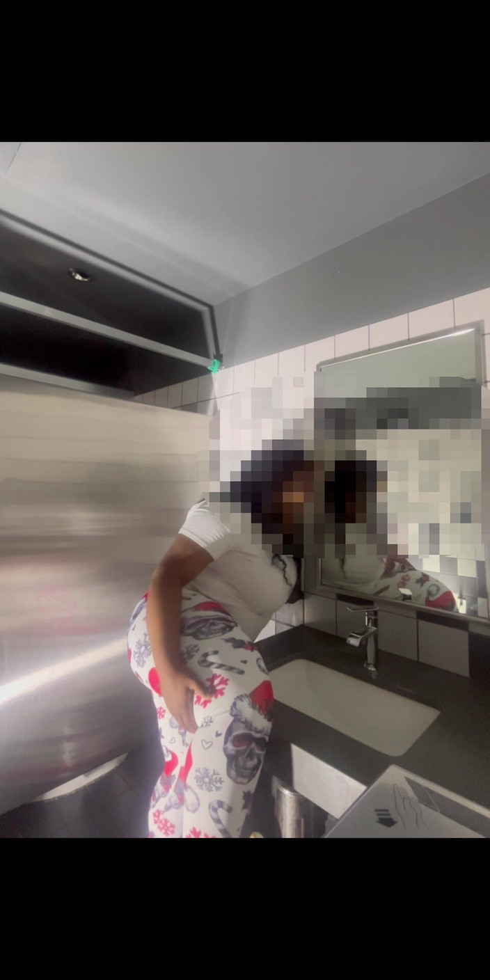 Anye Meshell: O que você faria se me encontrasse debaixo da sua árvore...