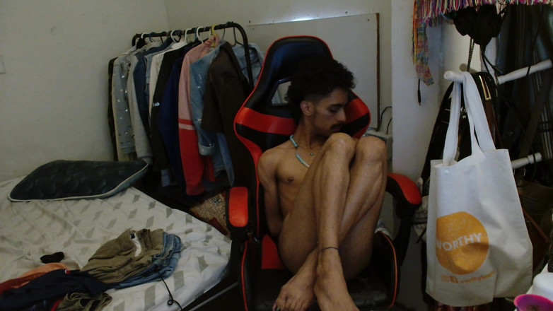 The Vicious Gabe: Femboy Caugh Exhibiting on Cam