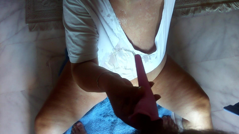 Sex hub couple: John is peeing on Jen thru a funnel