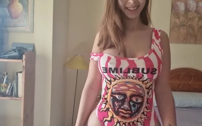 Holycandy: Culona latina con coño mojado