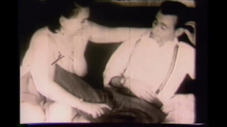 Vintage megastore: Bella ragazza vintage con figa pelosa scopata dai nonni (Film completo)