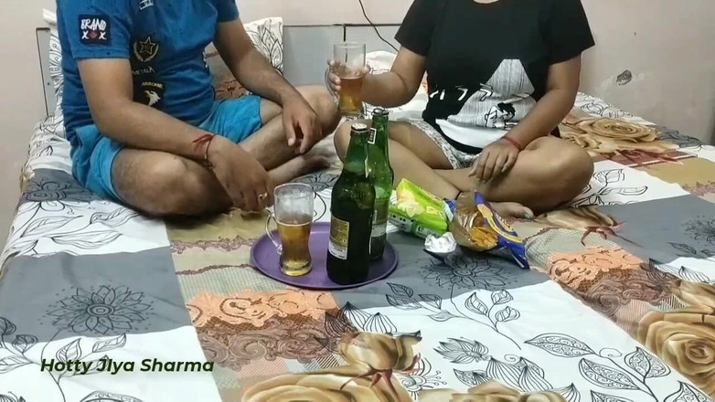 Hotty Jiya Sharmaa: 德西热辣熟女与男朋友发生性关系