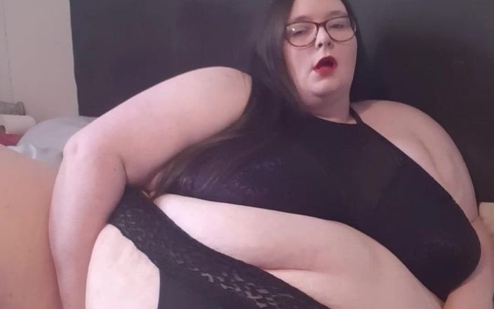 SSBBW Lady Brads: Cumming in Lingerie the Big Fat Lady