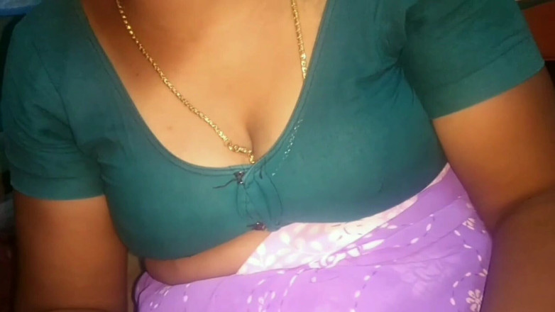 Priyanka314: Mătușă indiancă sexy tamilă arată țâțele frumoase cu un tânăr