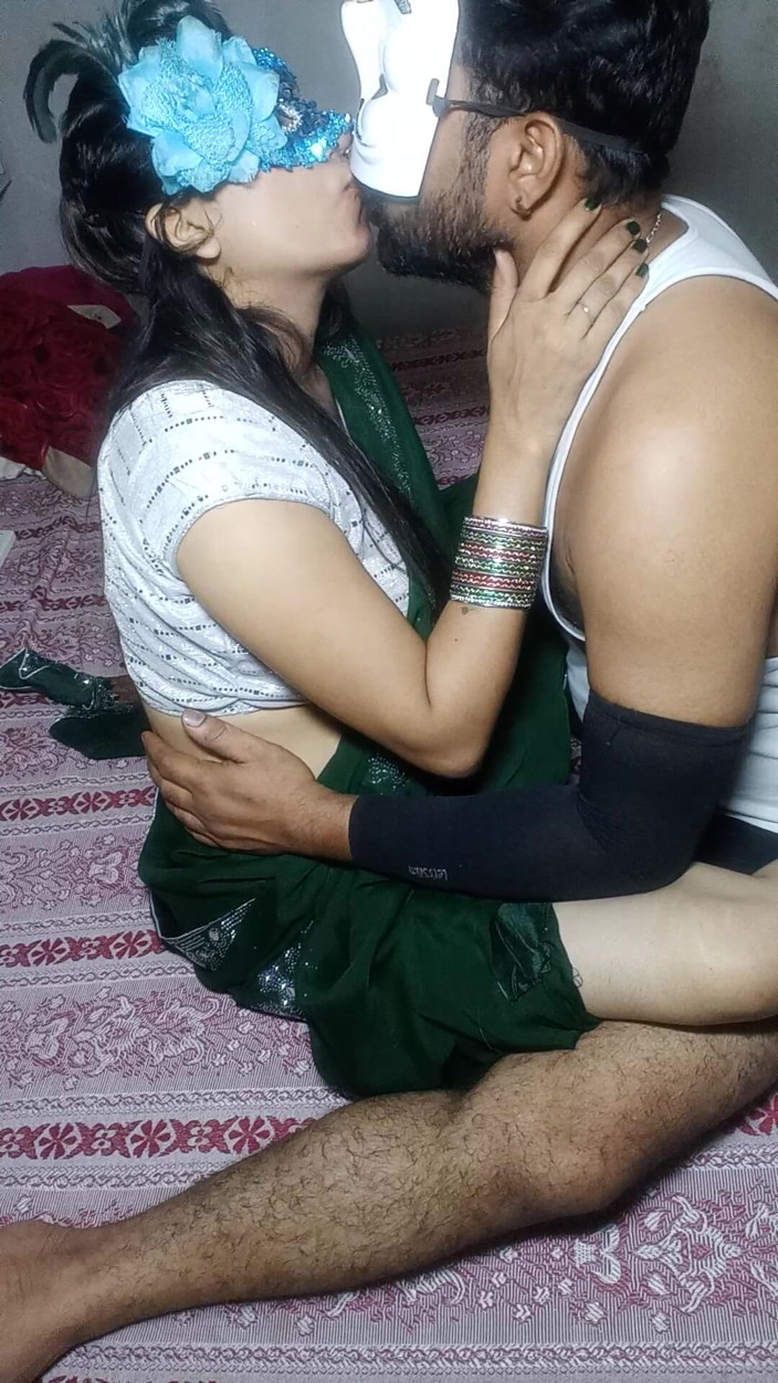 cuteindiancpl21: Hot Indian Couple Full on Romance
