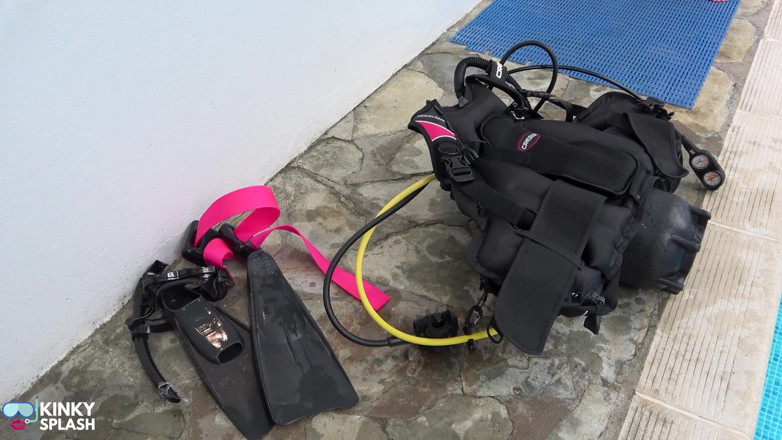 UKCuteGirl Lucy Lauren: Scuba Retreat Day 2 - Secret Pussy Vibe During Lesson